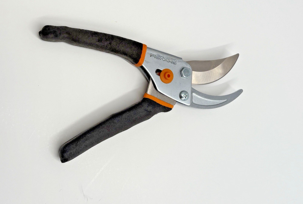 Fiskars Pruning Shears ADO820