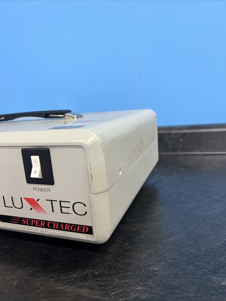 Xenon Series 9000 LUXTEC 9300 Light Source