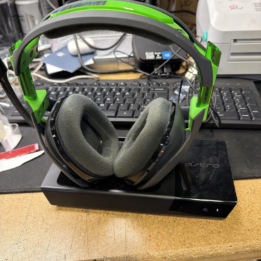 Astro A50 Wireless Gaming Headset Gen 3 + Base Station (Xbox & PC)  Complete Set
