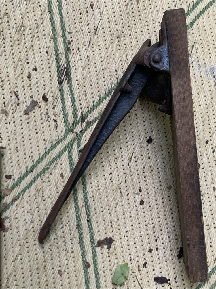 Vintage Cast Iron Wall Mount Mounted Nutcracker Nut Cracker Collectable