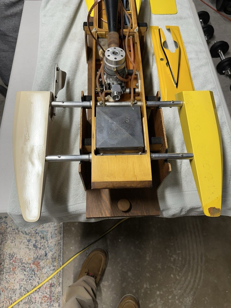 RC Road Runner Outrigger 60