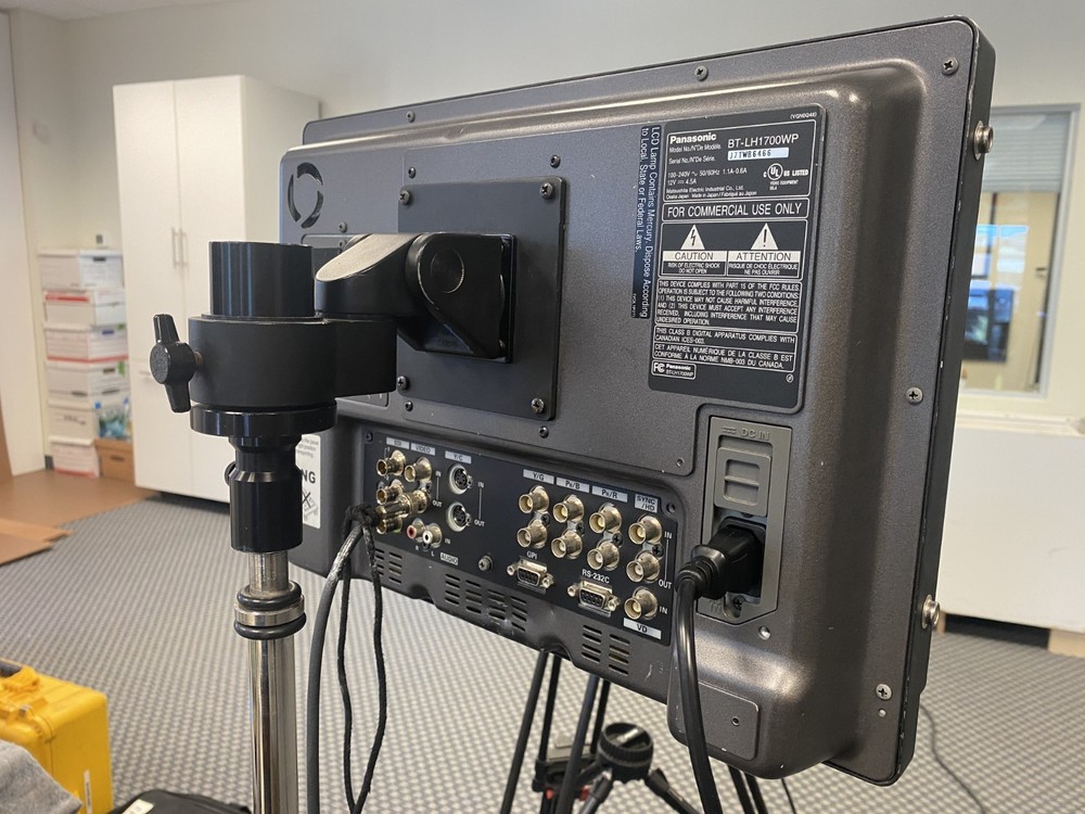 Panasonic BT-LH1700WP