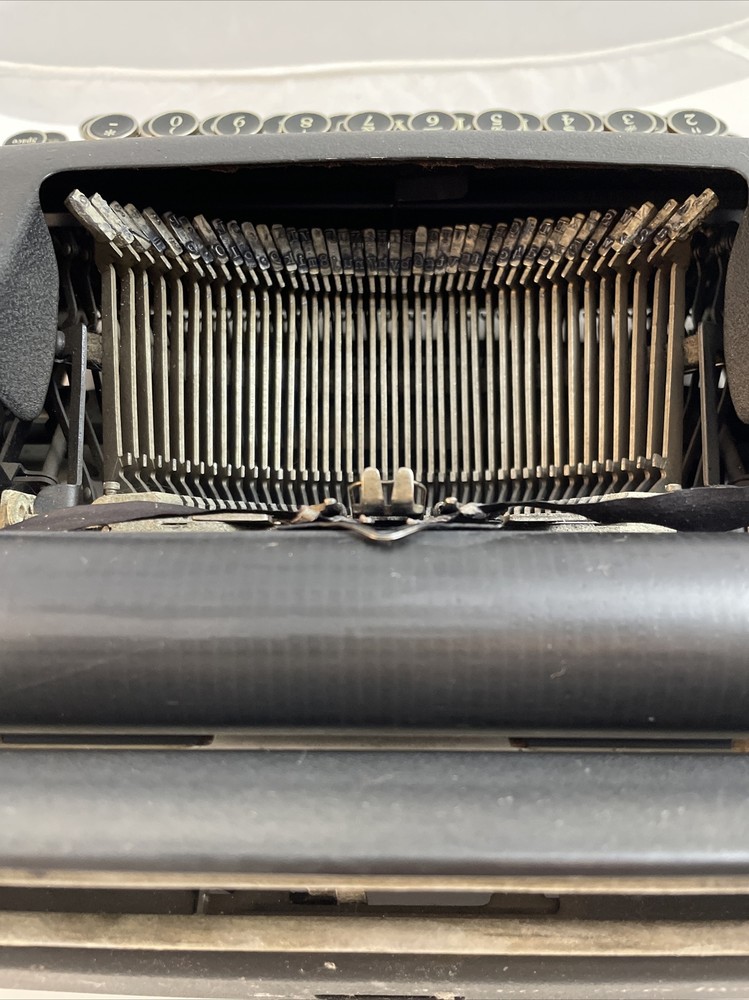 Antique Corona Typewriter Floating Shift With Case 043-B Black