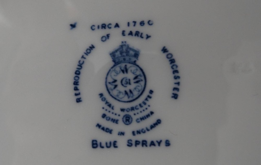 Royal Worcester BLUE SPRAYS Pattern Swirl Rim version 7 Piece Place Setting