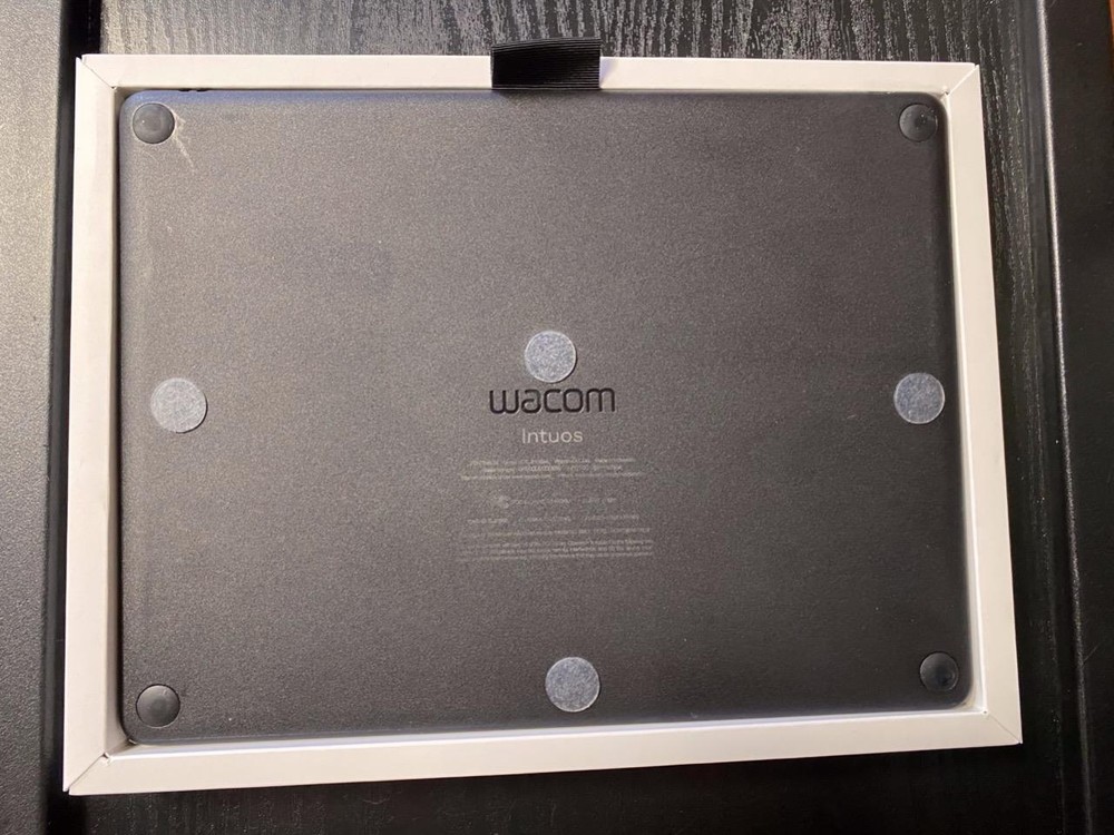 WACOM INTUOS MEDIUM BLUETOOTH GRAPHIC TABLET (BLACK)-USED.