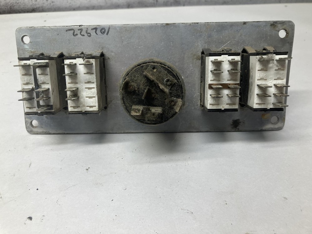 2002-2006 Kenworth T800 IGNITION Dash Panel - Used