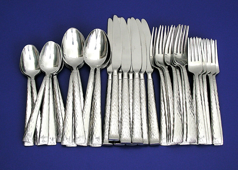 40 PCS HAMPTON ARGENT BROCADE STAINLESS FLATWARE (8) PLACE SETTINGS - VERY NICE