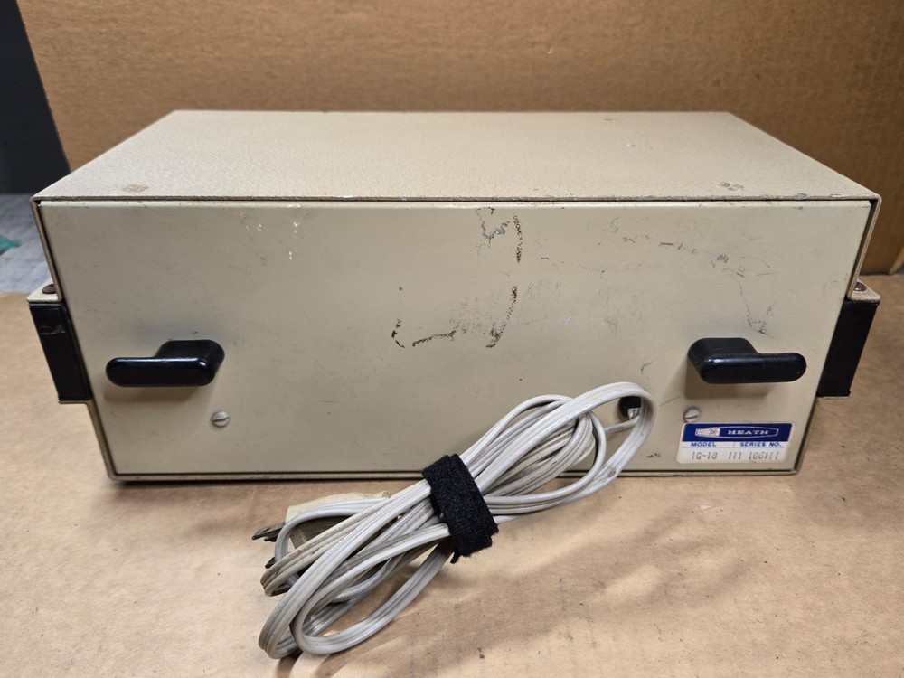 Heathkit IG-18A Low Distortion Audio Generator - Powers on - AS-IS - Untested