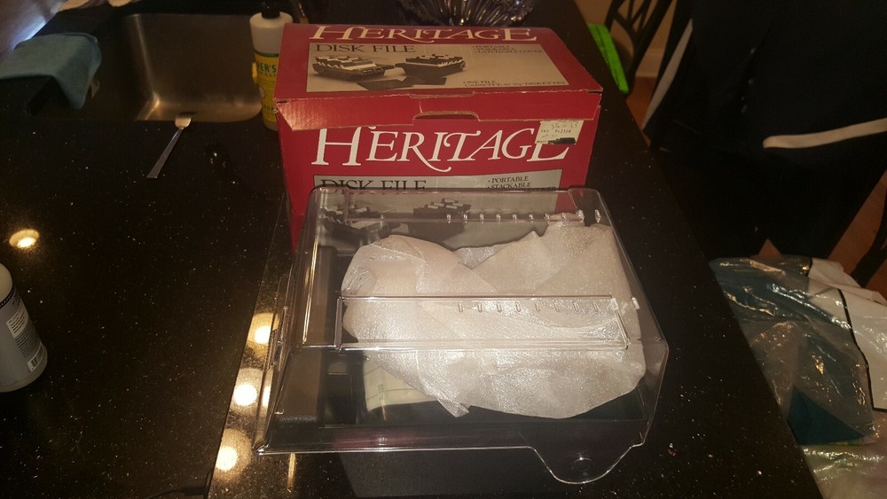 VINTAGE HERITAGE FLOPPY DISK FILE STORAGE CASE NEVER USED IN ORIGINAL BOX
