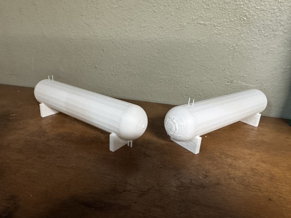 2 Nh3 Bulk Tanks 1/64th Scale