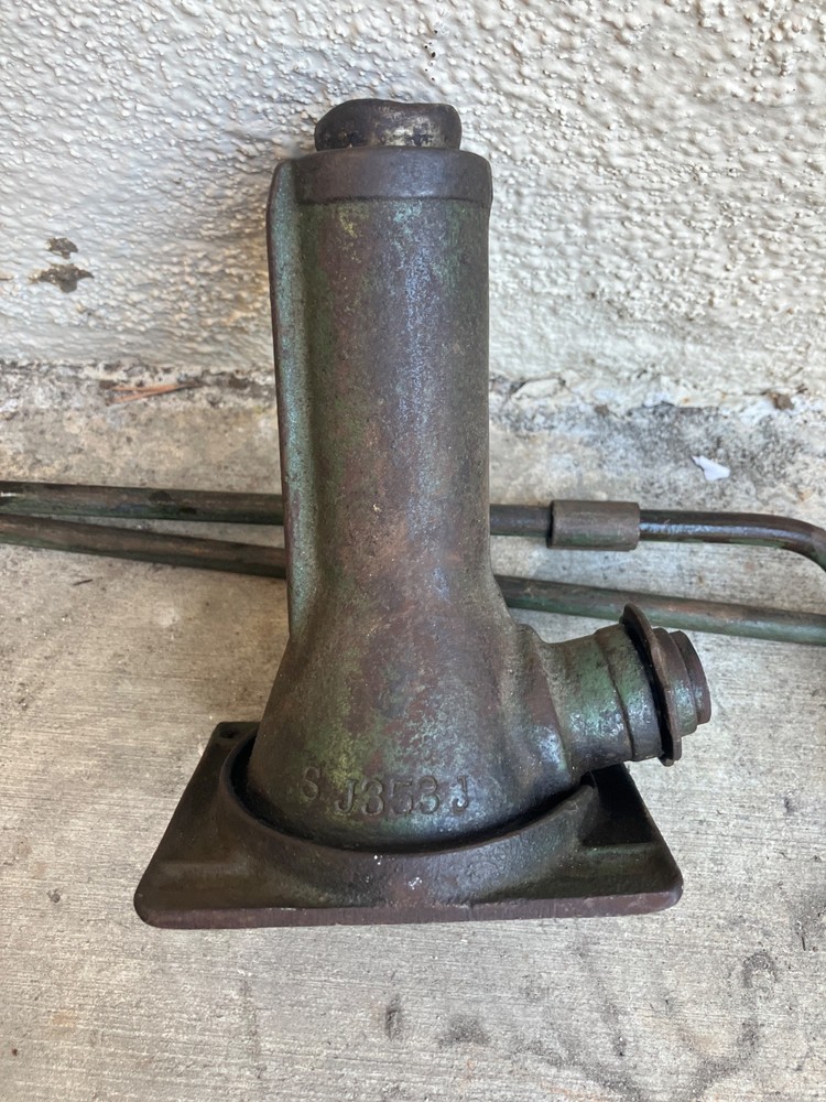 Vintage Cast Iron Jack Screw Ford?