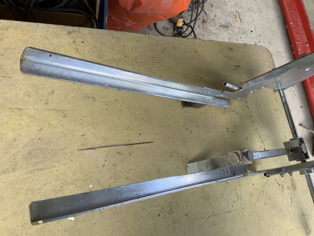 MULTIGRAPHICS 1360 Printing Press Feeder Tray Guide