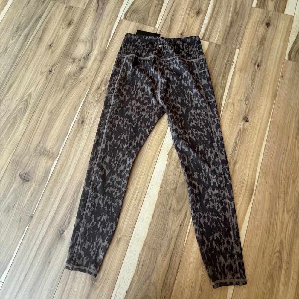 LegEnd Active Printed 7/8 Leggings with Pockets Medium Leopard Print Gray