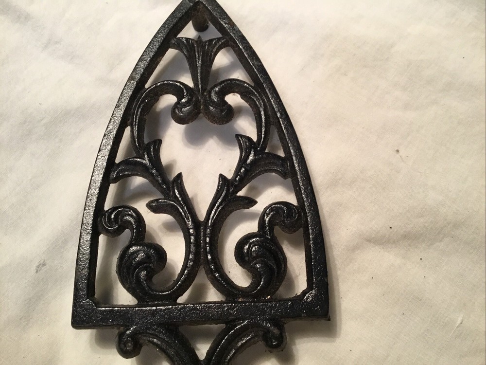 Vintage Cast Iron Trivet 8” Wilton