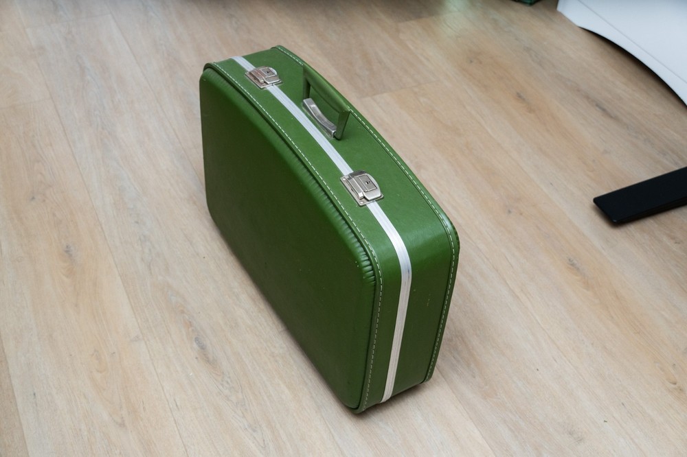 VINTAGE 4 PIECE NESTED LEATHER TRUNK/BRIEFCASE SET - EMERALD GREEN