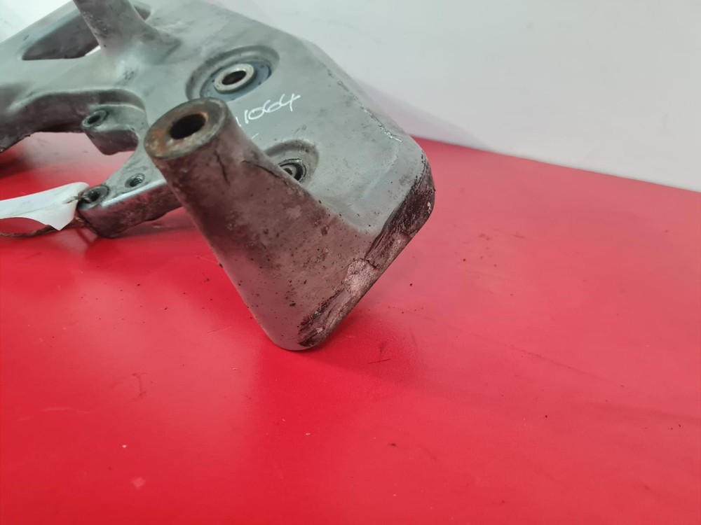 2012 YAMAHA YP 125 EXHAUST BRACKET