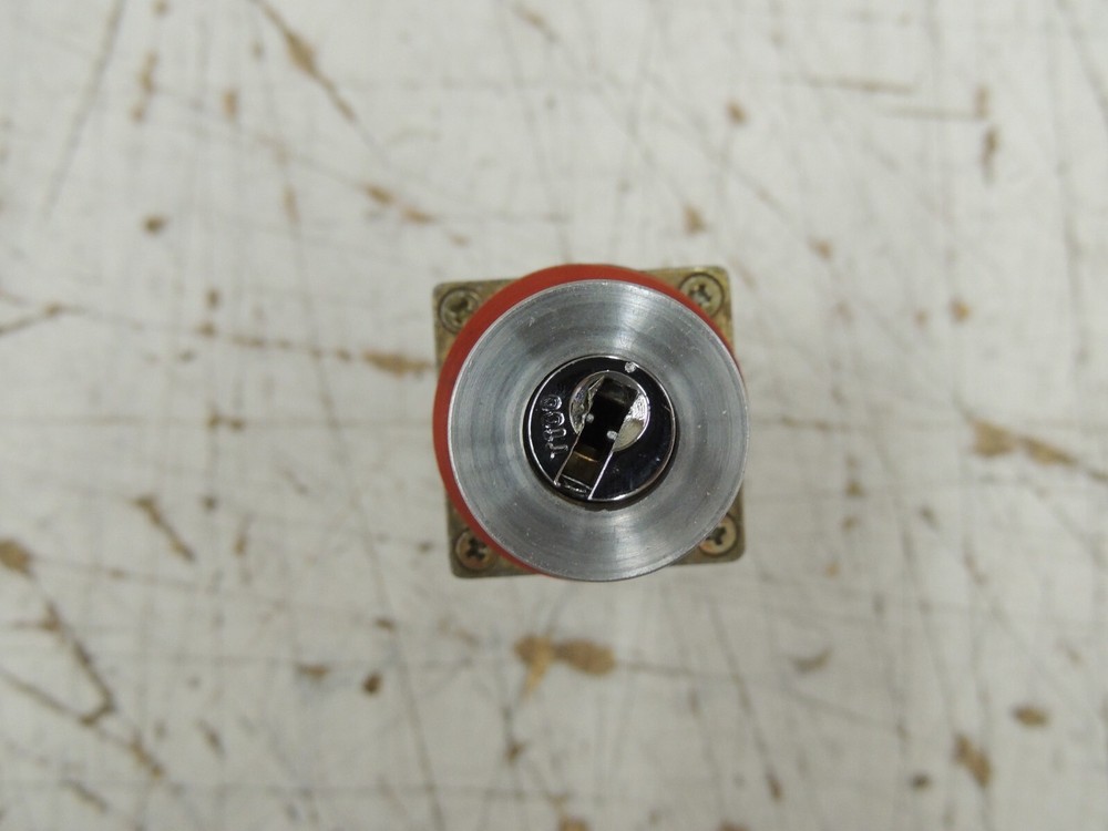 ALLEN BRADLEY 800MR-N46QB Locking Selector Switch