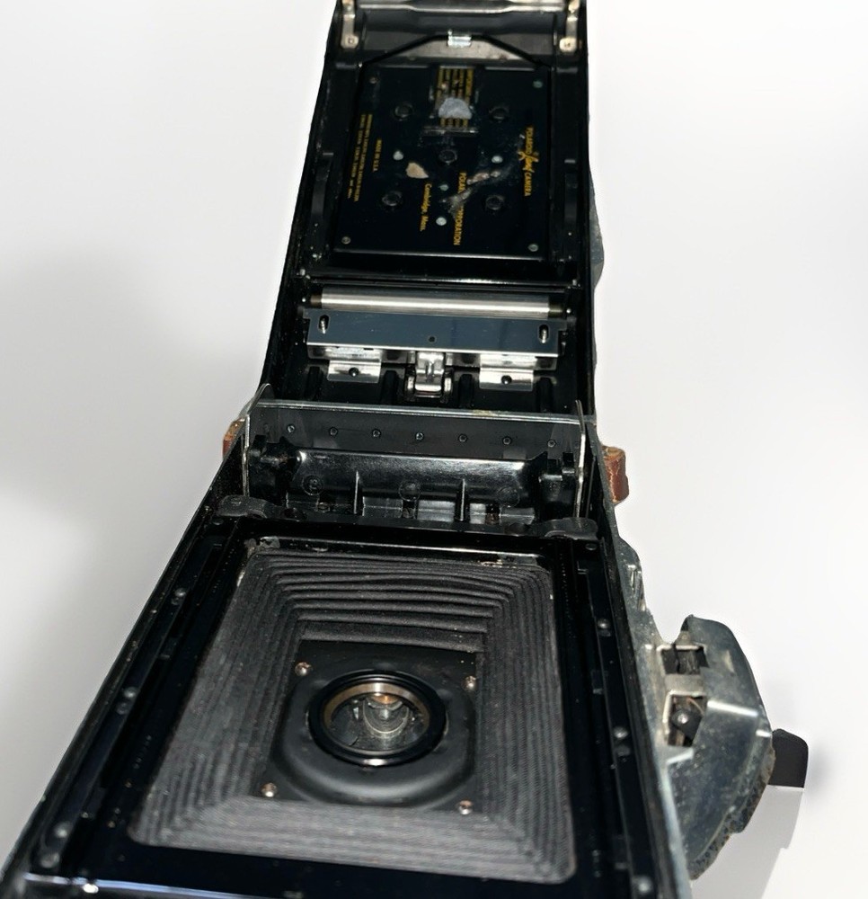 Polaroid Land Camera Model 95A w/ Flash – Beautiful Display Piece – Untested
