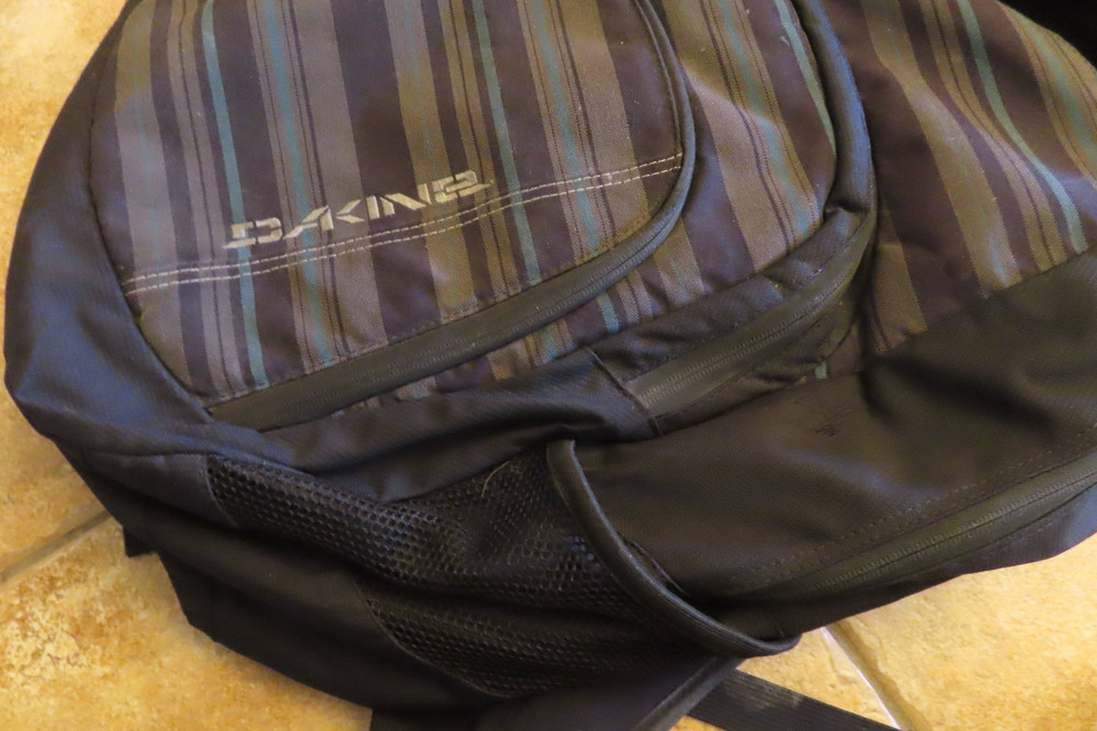 Dakine Backpack Daypack 20"x12"x6" broken zipper
