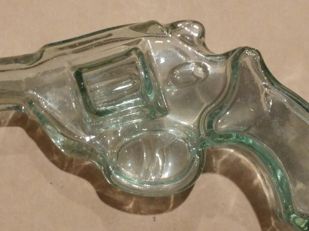 7138----Glass gun decanter