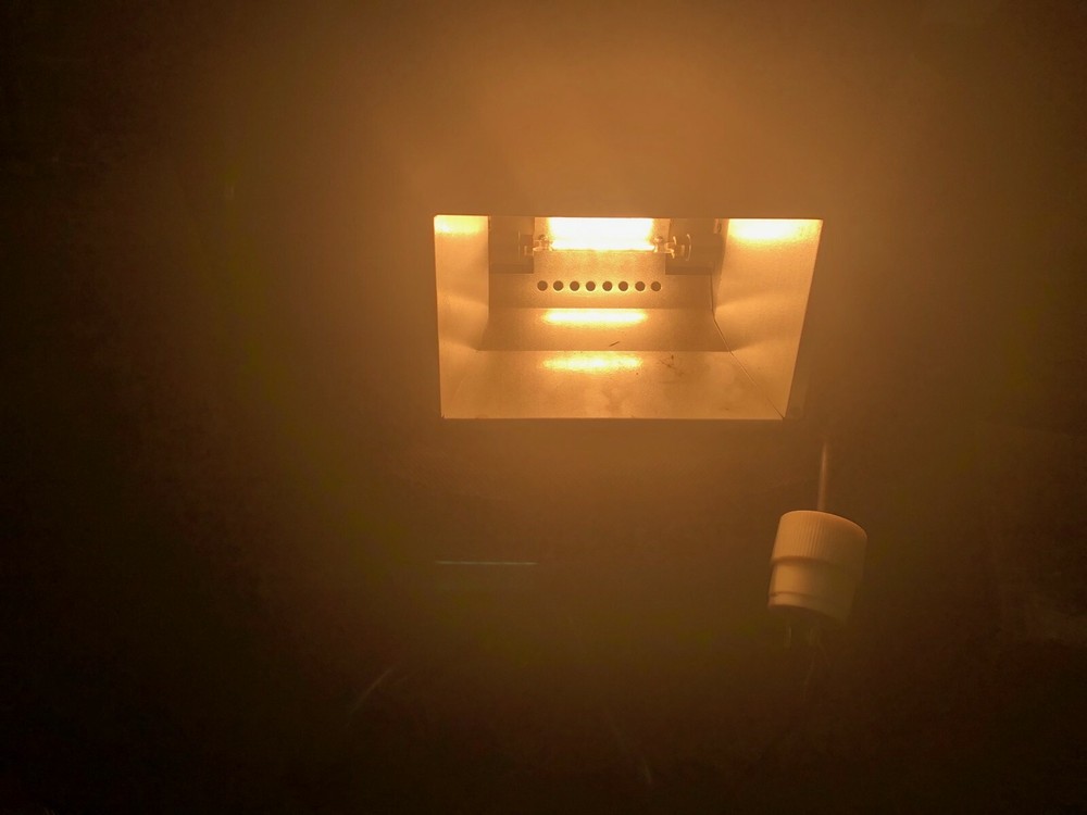 Mole-Richardson TYPE 3211 MOLEQUARTZ BROAD 1000W Reflector Light