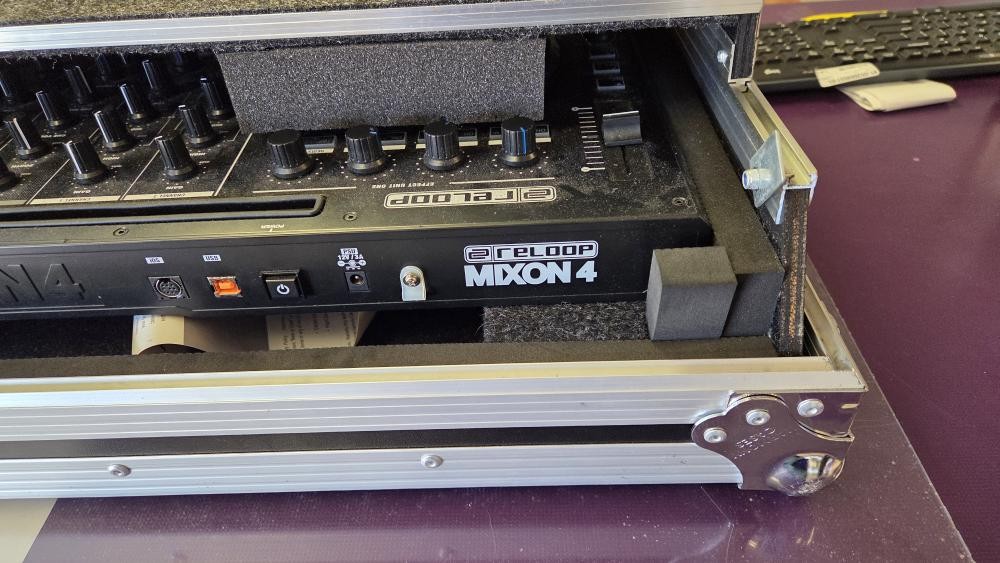 Reloop Mixon 4 Professional Hybrid DJ Controller w/ Harmony HCMIXON4LT Hardcase