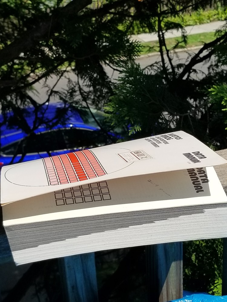 VINTAGE ELECTRONICS BOOK SIGNETICS ANALOG DATA MANUAL 1977