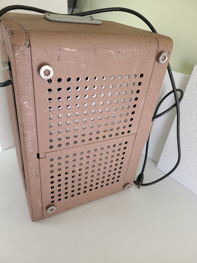 Hewlett Packard 650A Test Oscillator Unit, Powers Up, UNTESTED