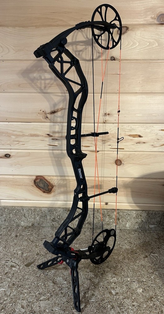Black Bear Archery Resurgence Compound Bow LD - Right Hand