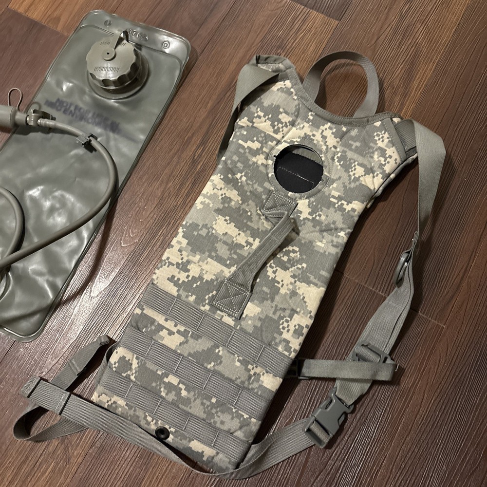 US Army Molle II Hydration System Carrier Water Military Digital Camo Backpack