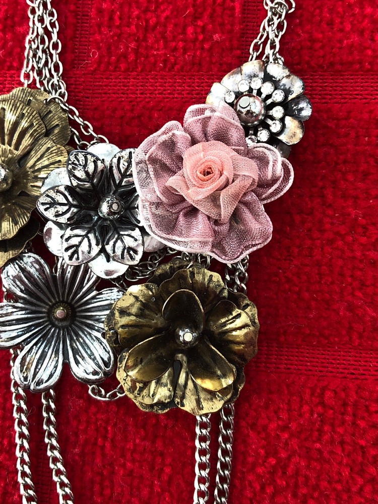BEAUTIFUL BOHO /ART DECO TYPE FLOWER NECKLACE