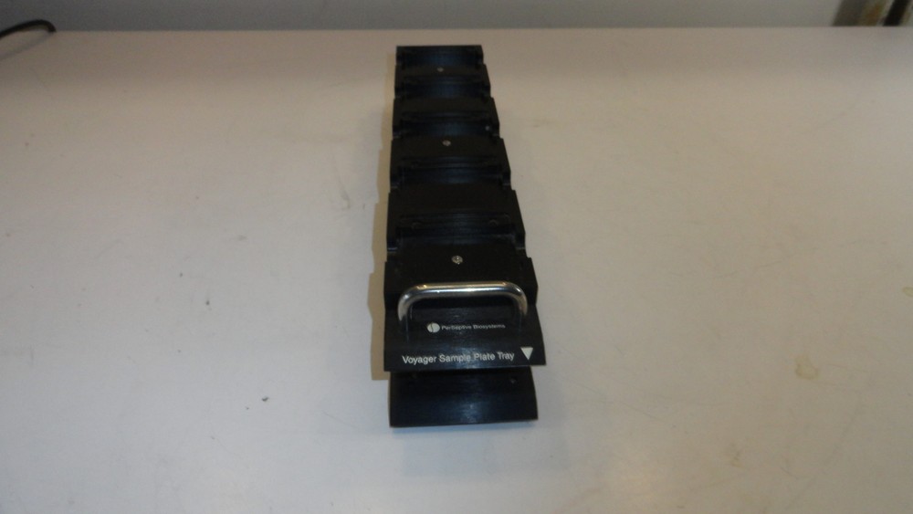 QQ1: APPLIED BIOSYSTEMS VOYAGER SAMPLE PLATE TRAY