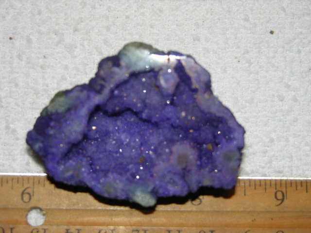Geode cut & polished half with colored crystal center 2.5 inch E27