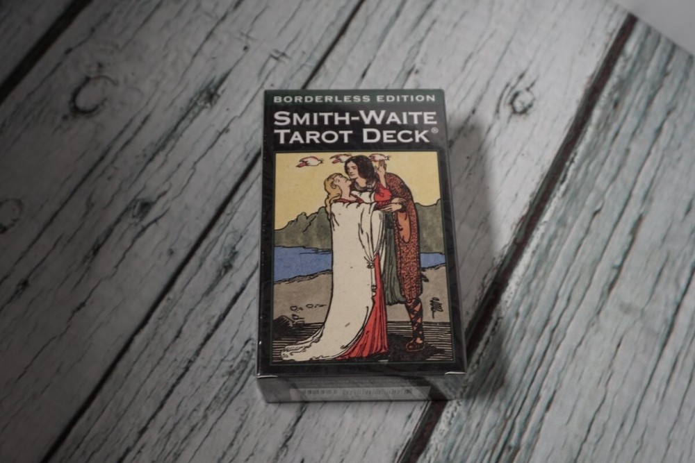Borderless Smith-Waite Tarot Card Deck