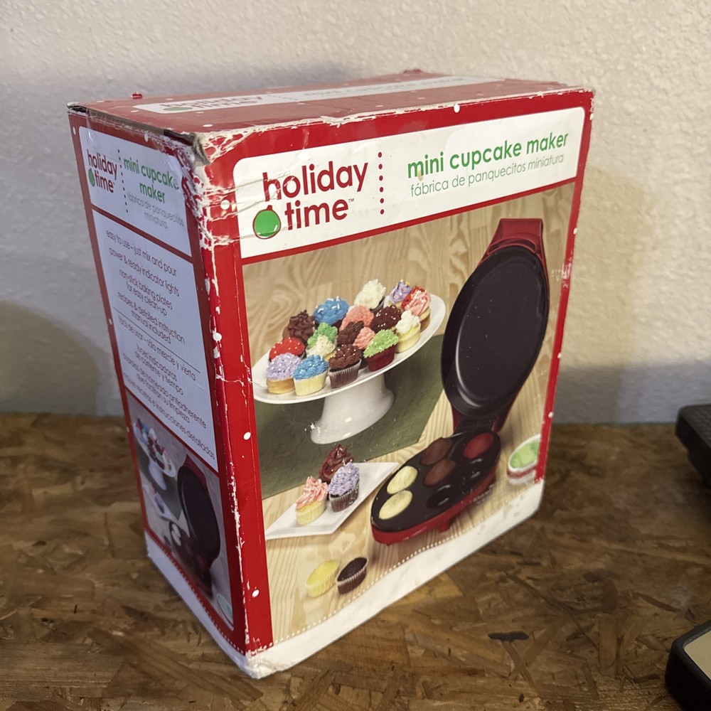 HOLIDAY TIME MINI CUPCAKE MAKER