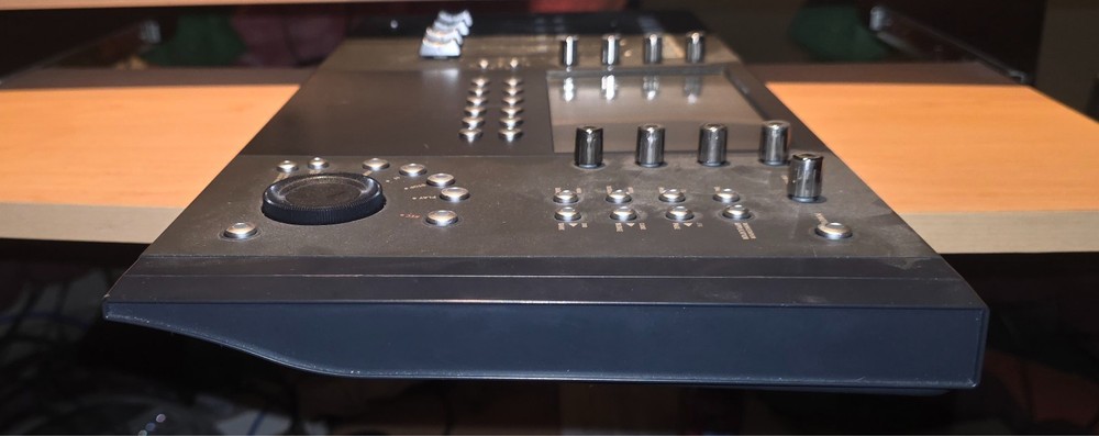 Avid Artist Control Touch Screen Control Surface with 4-Faders