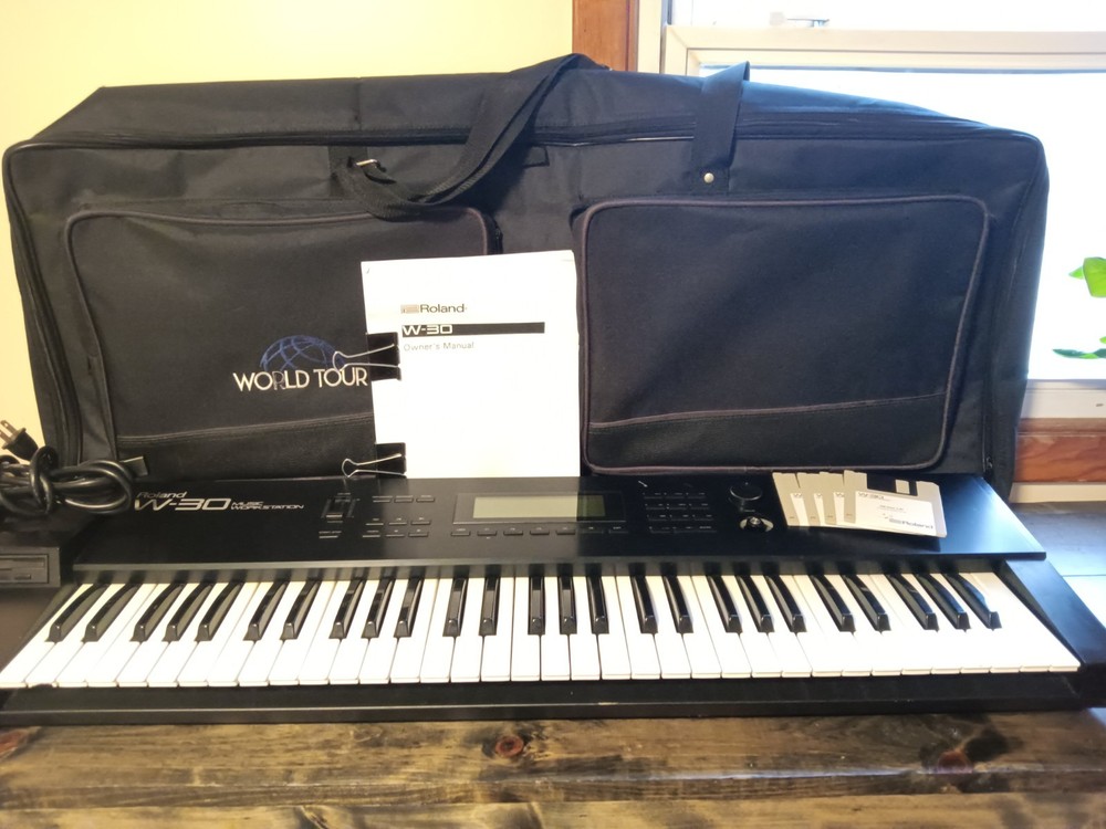 Roland W-30 Workstation Keyboard Piano Synth Sampler Sequencer W Case & Discs 🎹