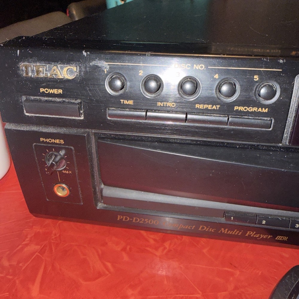 Teac Compact Disc Multi Player 5 Discs Model: PD-D2500 Tested Works Remote 1999