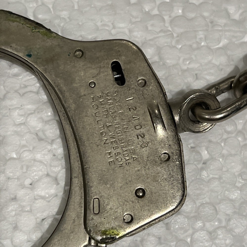 Smith & Wesson 350107 Chain Link Model 100 High Security Handcuffs with Key