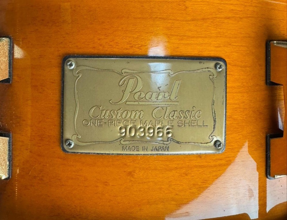 Pearl Custom Classic One Piece Maple Shell Snare Drum