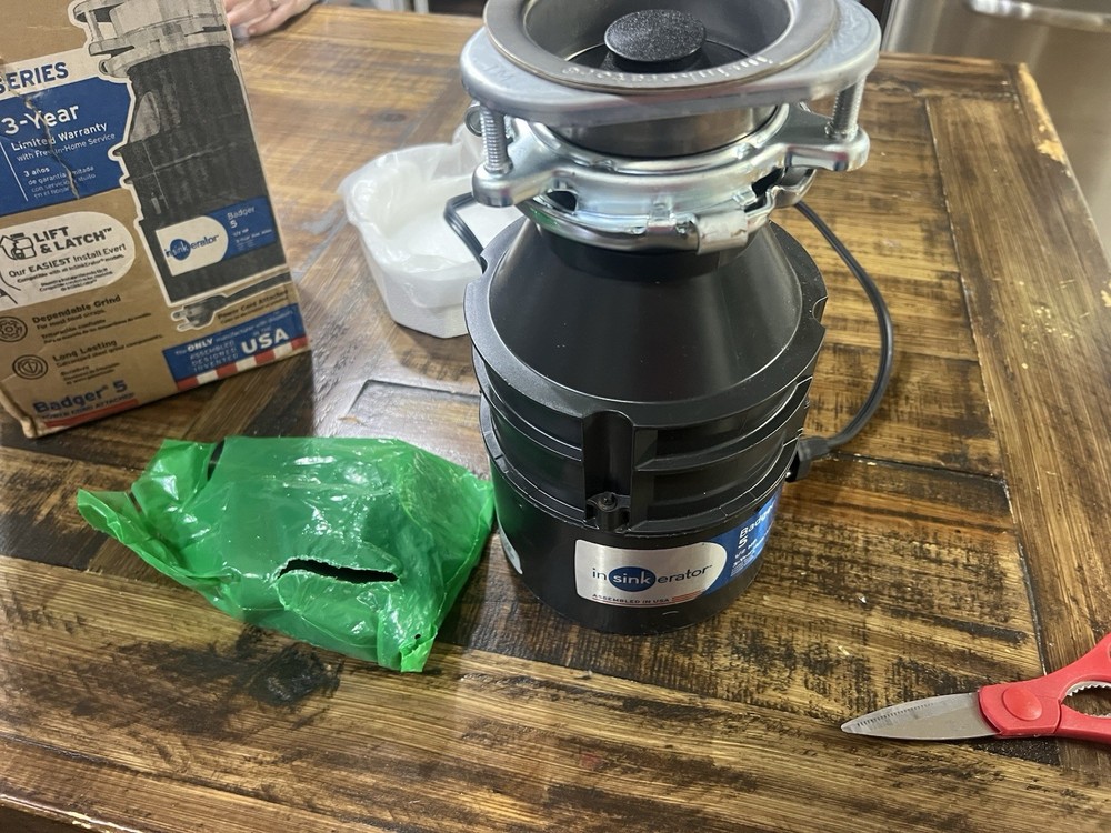 1/2 HP Bager 5 Insinkerator Food disposal