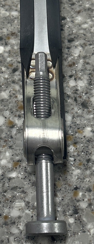435-9099: DIESEL EXHAUST FLUID TANK MOUNTING STRAP