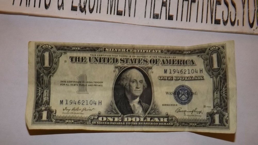 VINTAGE  1935 $1 SILVER CERTIFICATE ONE DOLLAR BILL
