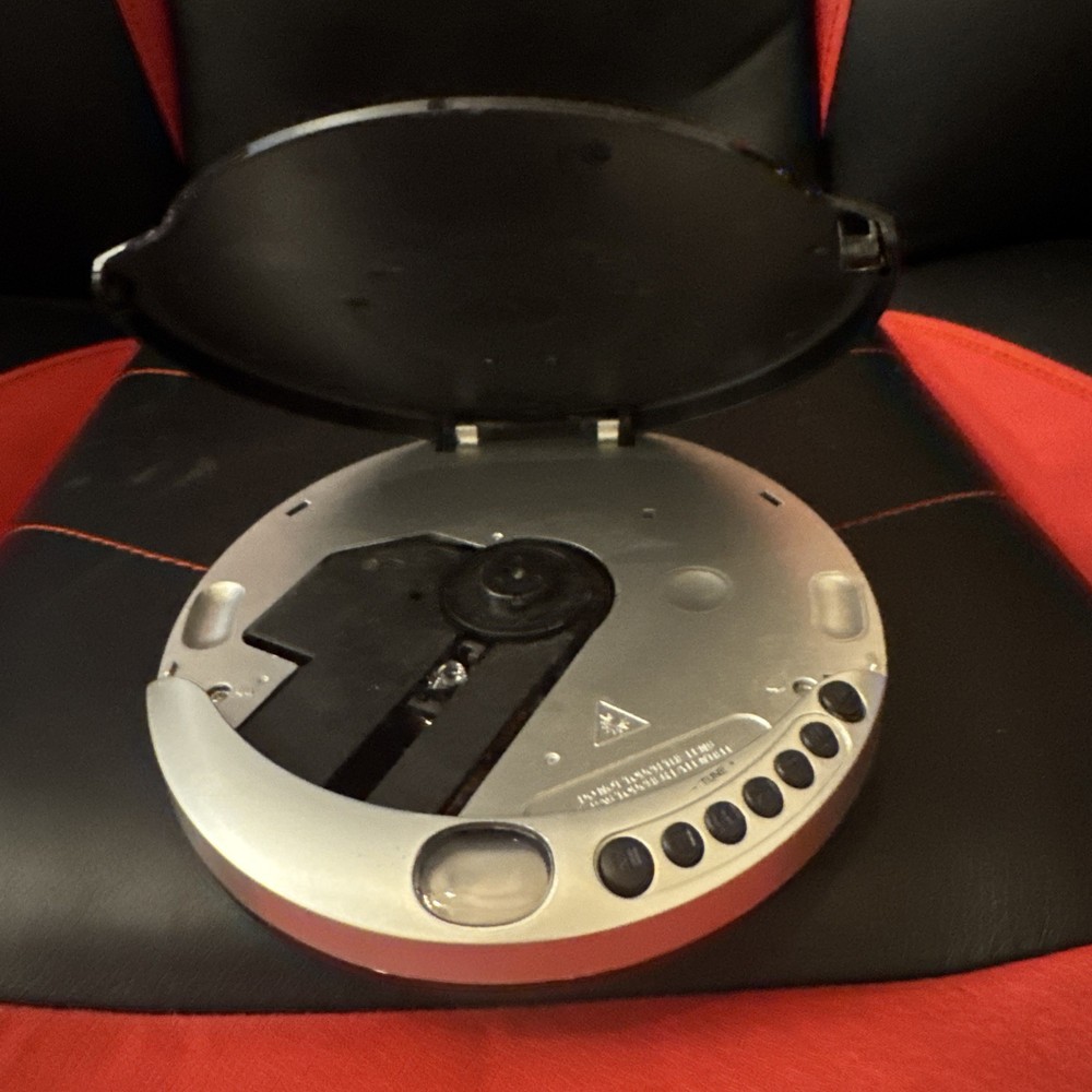 Jensen untested Personal CD player Model CD-60 No Ac Adapter / cord