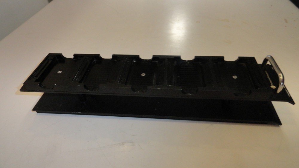 QQ1: APPLIED BIOSYSTEMS VOYAGER SAMPLE PLATE TRAY