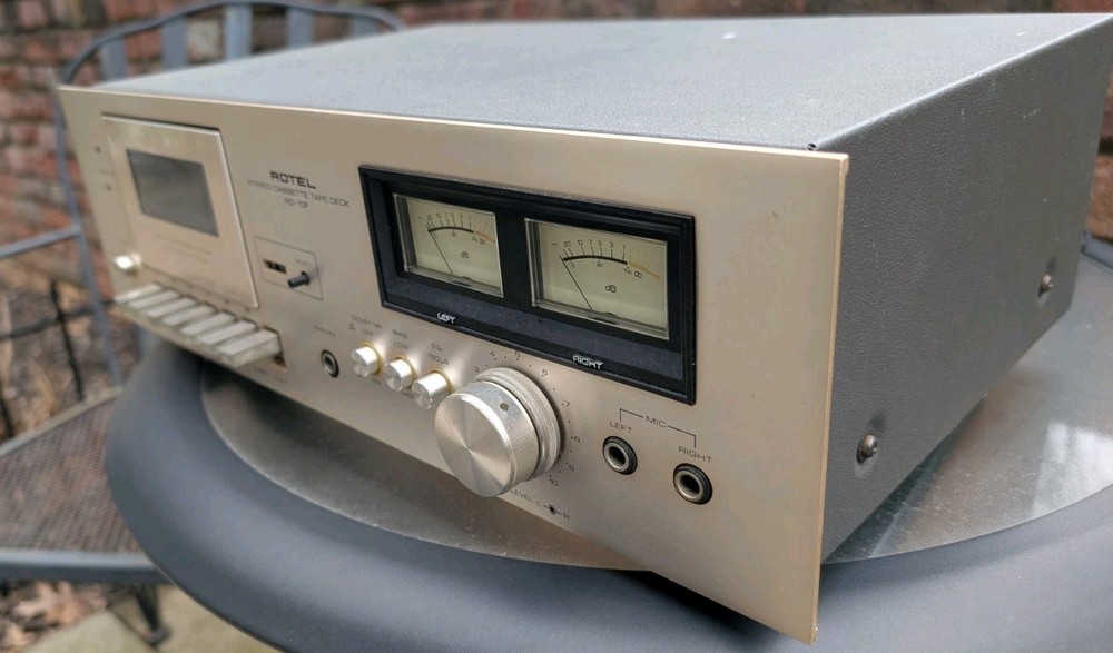 Rotel RD-10F Stereo Cassette Tape Deck Powers On