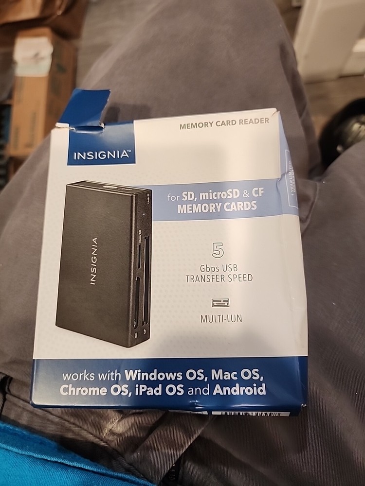 Insignia- USB-C to SD, microSD and CompactFlash Memory Card Reader - Black