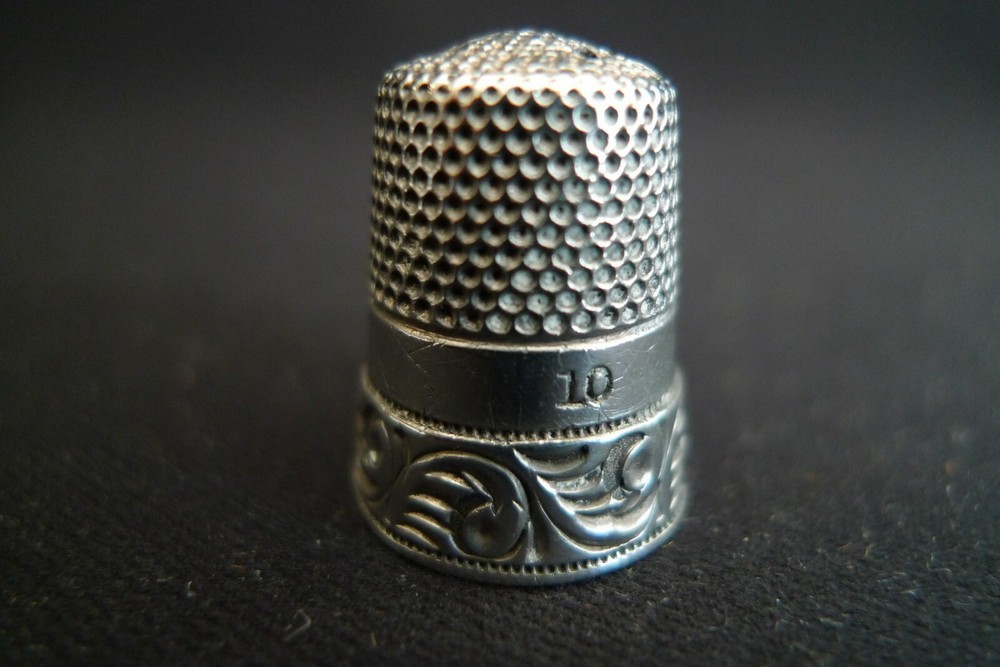 VINTAGE STERLING SILVER SEWING THIMBLE SCROLL DESIGN EDGING SIZE 10