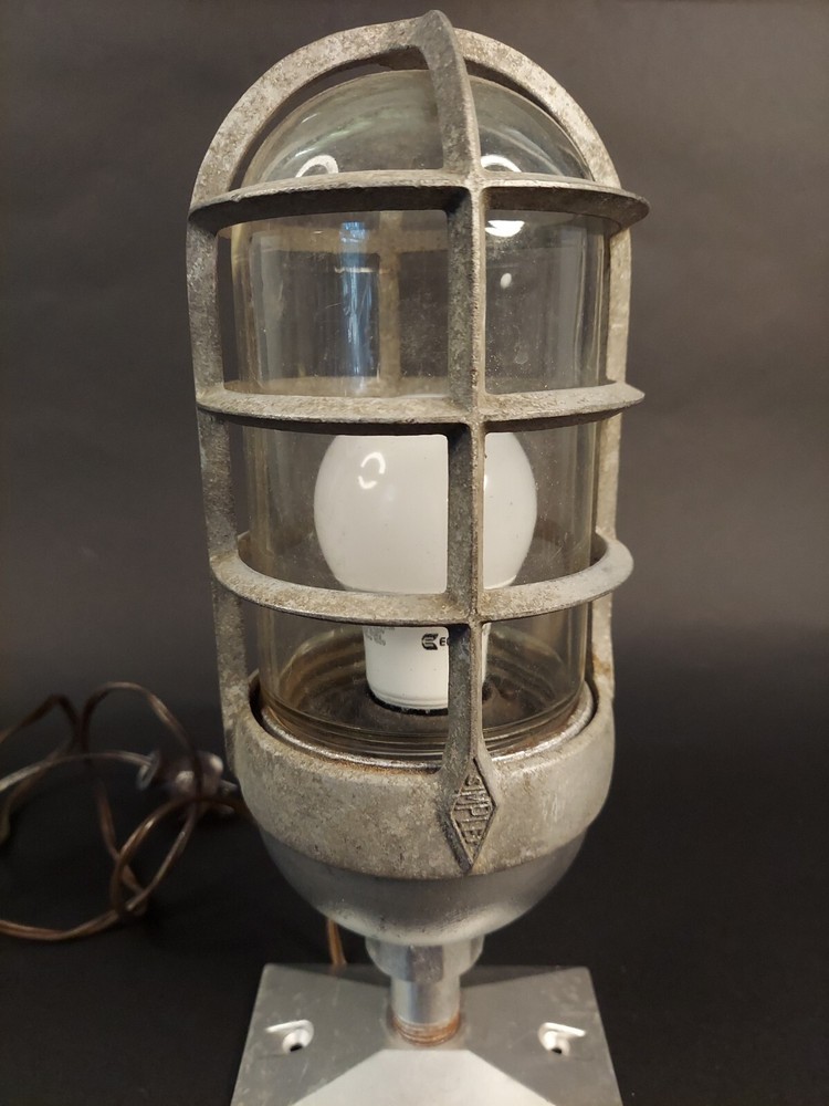 Vintage Simplet Industrial Light Fixture