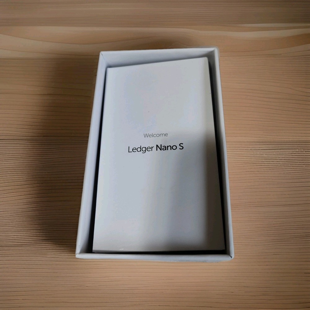 Ledger Nano S - Cryptocurrency Hardware Wallet D16